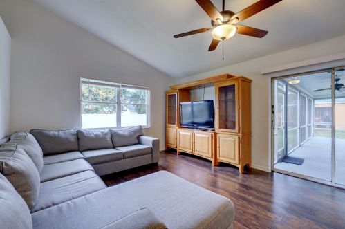 1011 Alexandria Ave, Fort Pierce FL 34953-3401 exterior