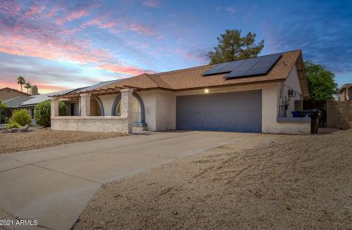 4616 Wagoner Rd, Glendale, AZ 85308-1527