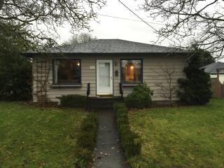306 9th St, Lynden, WA 98264-1844