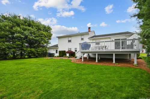 9 New Castle Dr, Washingtonville NY  10992-1735 exterior