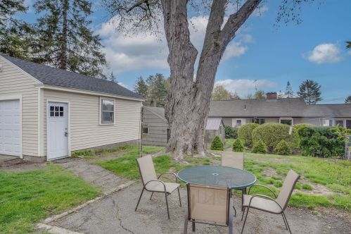 252 Lake St, Nashua NH  03060-4133 exterior