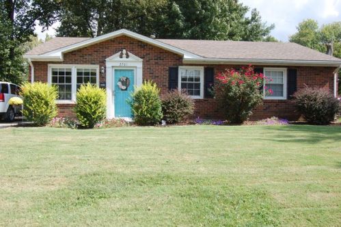2701 Redford Dr, Owensboro, KY 42303-1569
