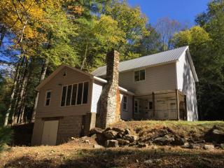 2124 Beartown Rd, Canadensis, PA 18325-7700
