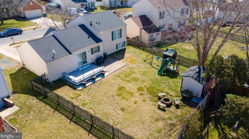 87 Violette Dr, New Castle DE  19720-8607 exterior