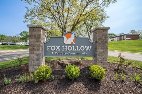 304 College Park Dr, Moon Twp, PA 15108-2312