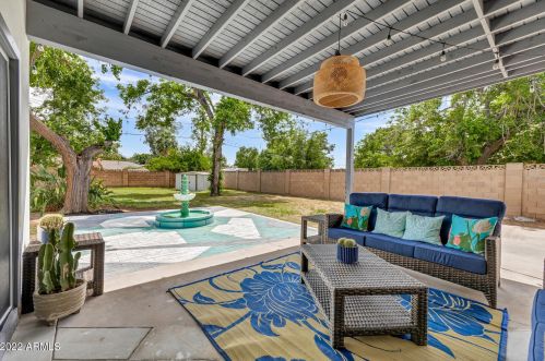 1111 Bethany Home Rd, Phoenix AZ  85014-2229 exterior