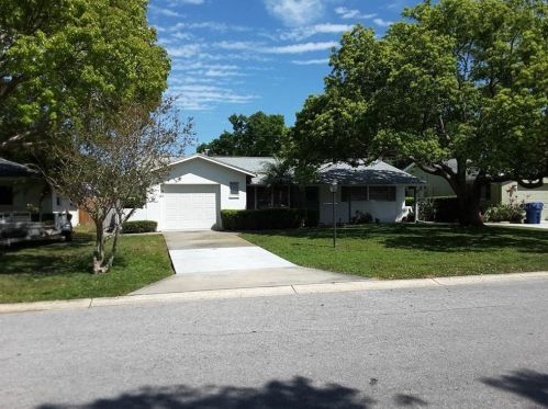 4347 56th St, Saint Petersburg, FL 33709-5323