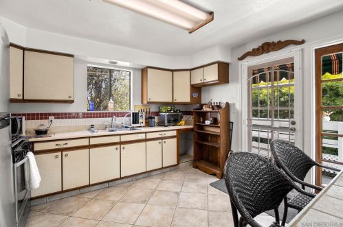 3616 10 St, Long Beach CA  90804-5050 exterior