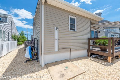 32 Royal Dr, Bricktown NJ  08723-6731 exterior