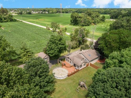 2071 61st Ave, Hobart, IN 46342-6823