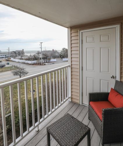 975 Ocean Blvd, Hampton, NH 03842-1450