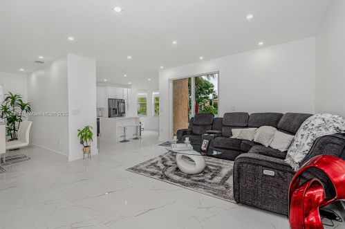 13040 52nd St, Hollywood FL  33027-5453 exterior