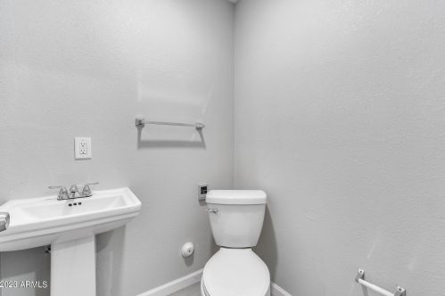 8921 10th St, Phoenix AZ  85020-3003 exterior