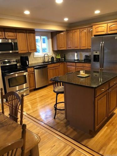 95 Hawthorne Rd, San Remo, NY 11754-3243
