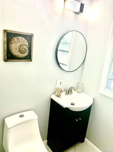 37 Beacon St, Middletown NY 10940-4733 exterior