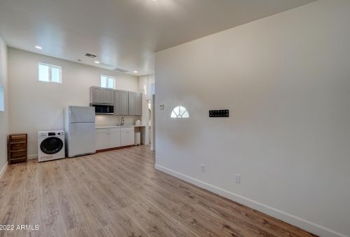 7814 11th Ave, Phoenix AZ  85021-7113 exterior