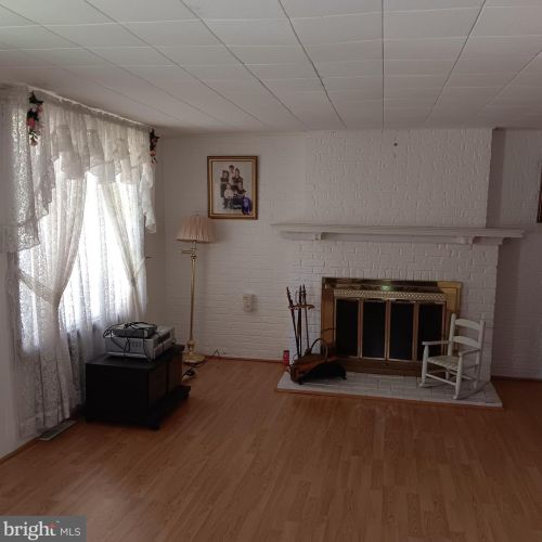 203 7th St, West Deptford, NJ 08086-3129
