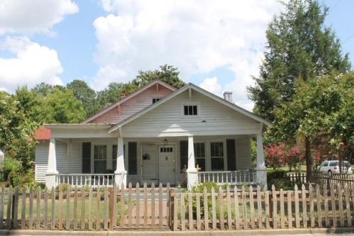 213 5th St, Smithfield, NC 27577-3929
