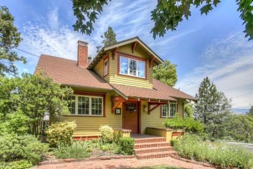 147 Strawberry Ln, Ashland, OR 97520-2758