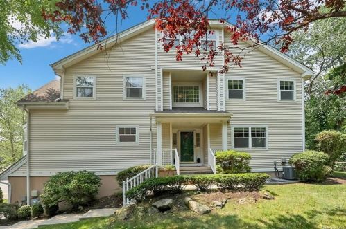 32 Winding Ridge Rd, White Plains, NY 10603-2850