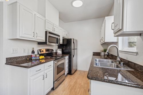 123 Lakeshore Ct, Richmond CA  94804-7422 exterior