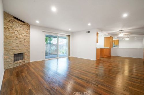 26817 Oak Branch Cir, Santa Clarita CA  91321-1455 exterior