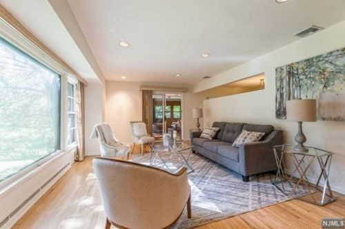 11 Maple Ave, Demarest NJ  07627-2404 exterior