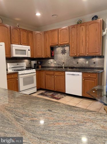 17653 Glass Ridge Pl, Gainesville VA  20155-3045 exterior