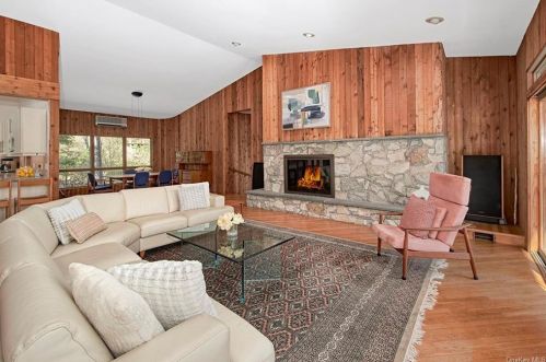 3 Banks Hill Rd, Pleasantville NY  10570-2453 exterior