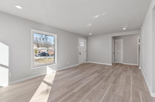 3716 Earl St, Fort Worth, TX 76111-4907
