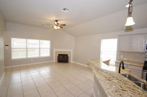 161 Village Commons Blvd, Georgetown TX  78633-4451 exterior