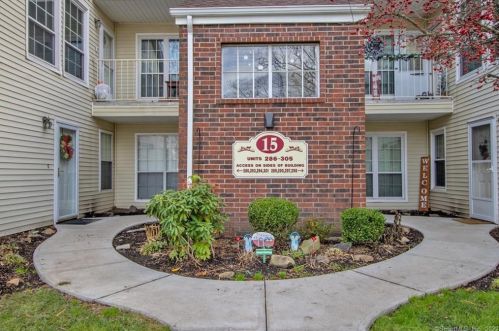 286 Carriage Crossing Ln, Middletown CT  06457-5866 exterior