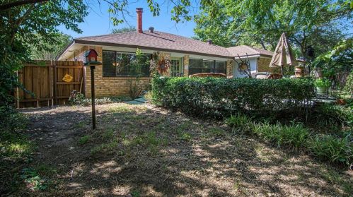 3848 Rolling Mdw Dr, Bedford TX  76021-2640 exterior