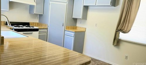 28535 Winterdale Dr, Santa Clarita CA  91387-3136 exterior