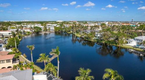 493 8th Ave, Naples FL  34102-6874 exterior