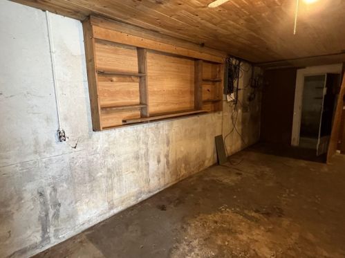 14 Vivian Dr, Florence KY  41042-9742 exterior