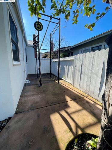 1325 136th Ave, San Leandro CA  94578-2549 exterior