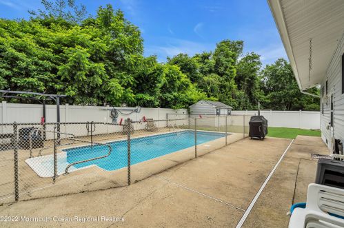 10 Trinity Pl, Jackson Twp NJ  08527-1822 exterior