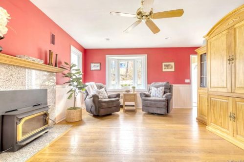 59 Beechwood Rd, Bedford Hills NY  10507-1701 exterior