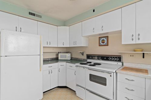 13530 Lakewood Dr, Thiensville WI  53097-2412 exterior