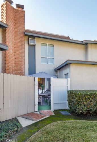 10404 Rutgers Ct, Cypress CA  90630-4229 exterior