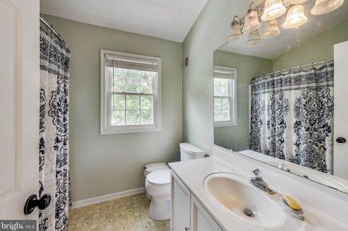 9525 Debra Spradlin Ct, Springfield VA  22015-4183 exterior