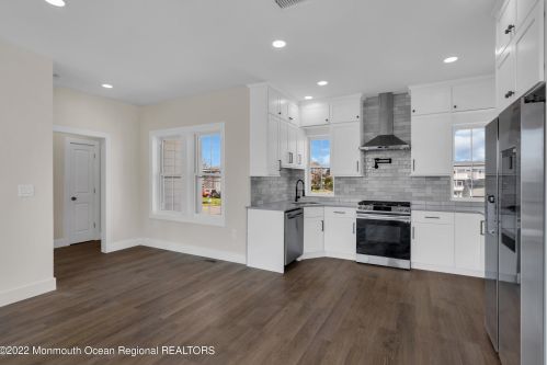 1217 Niihau Dr, Lacey NJ  08731-4702 exterior