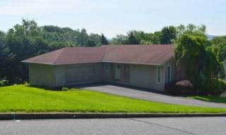 32 Stonecroft Dr, Easton, PA 18045-2813