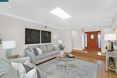 11655 Betlen Dr, Pleasanton CA  94568-2715 exterior