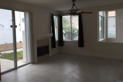 2071 Bravado St, Vista, CA 92081-7029
