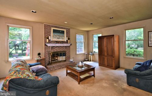 86 Wood Dr, Southampton PA  18966-2214 exterior