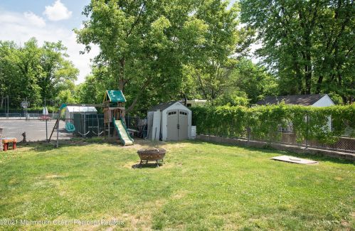 28 Bentley Ave, Trenton NJ  08619-3720 exterior