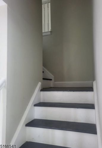 18 Berry Ln, West Milford NJ  07480-3632 exterior