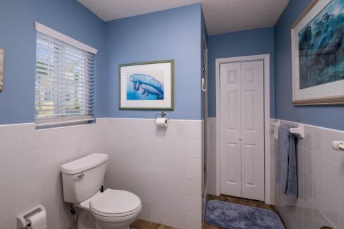 16 Corrine Pl, Key Largo FL 33037-4203 exterior